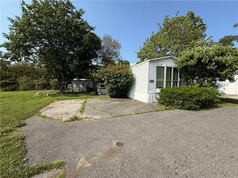 225 Brayton Ave, Tiverton, RI 02878