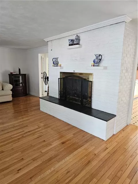 Living - 724 Fairmount St, Woonsocket, RI 02895 photo 4 of 6