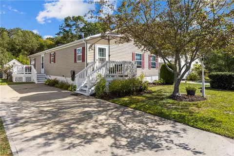 70 Blackbird St, Tiverton, RI 02878