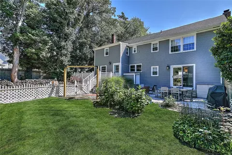 1216 E Main Rd, Middletown, RI 02842