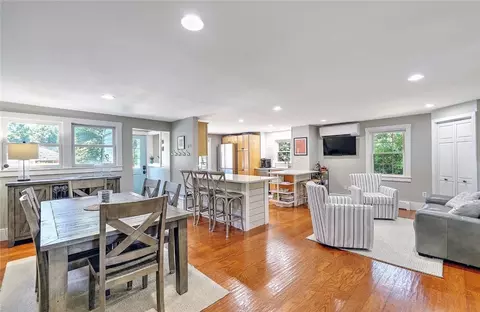 1216 E Main Rd, Middletown, RI 02842 photo 4