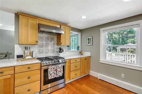 1216 E Main Rd, Middletown, RI 02842 photo 6