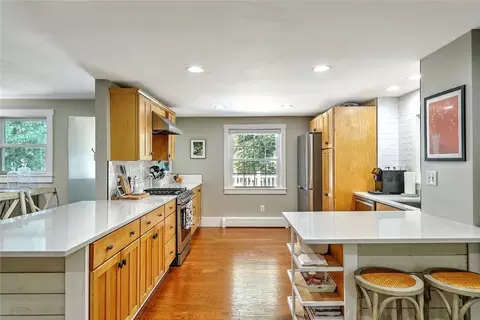 1216 E Main Rd, Middletown, RI 02842 photo 5
