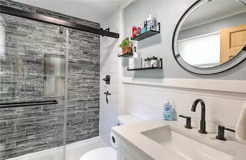 1216 E Main Rd, Middletown, RI 02842 photo 16