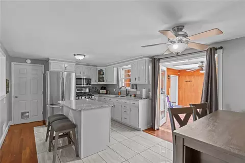 161 N Country Club Dr, Warwick, RI 02888