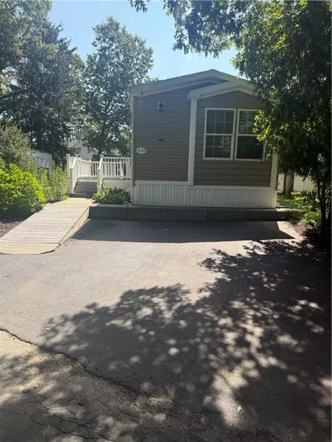32 Krzak Rd, North Kingstown, RI 02852