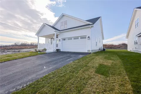 278 Freedom Trail Dr, Portsmouth, RI 02871