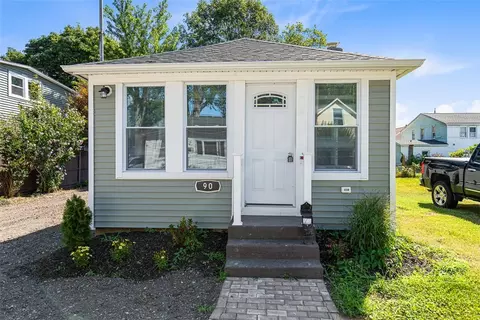 Exterior - 90 Huron St, Warwick, RI 02889 photo 10 of 10