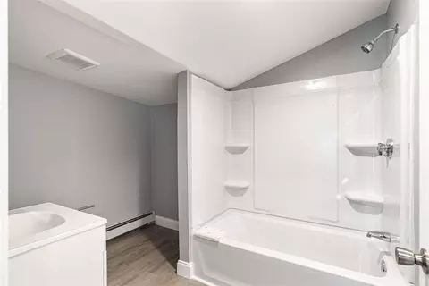 Bath - 90 Huron St, Warwick, RI 02889 photo 1 of 2