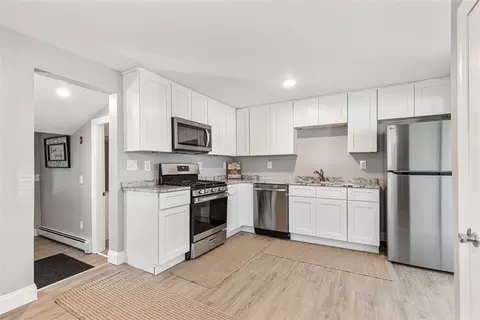 90 Huron St, Warwick, RI 02889