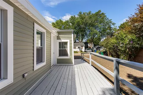 Exterior - 90 Huron St, Warwick, RI 02889 photo 4 of 10
