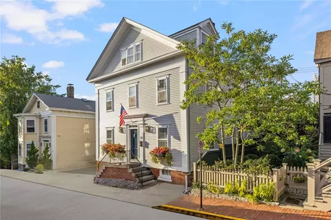 28 John St, Newport, RI 02840
