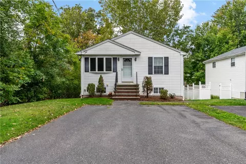 79 Governor St, Cumberland, RI 02864
