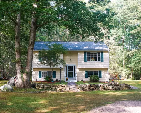 90 Red Maple Ter, North Kingstown, RI 02852