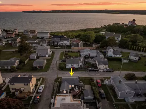 30 Ronnie Ave, Tiverton, RI 02878