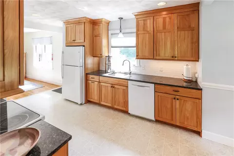 178 Lippitt Ave, Cranston, RI 02921 photo 2