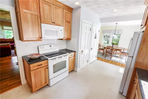 178 Lippitt Ave, Cranston, RI 02921