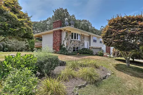 18 Sherri Dr, North Providence, RI 02911