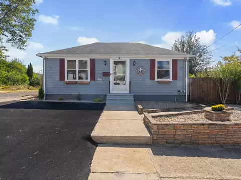 84 Wales St, Cranston, RI 02920