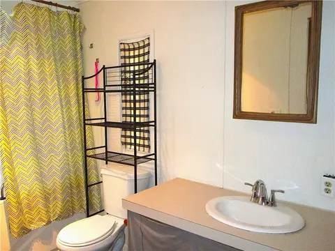 Bath - 3 Lear Dr, Coventry, RI 02816 photo 2 of 3