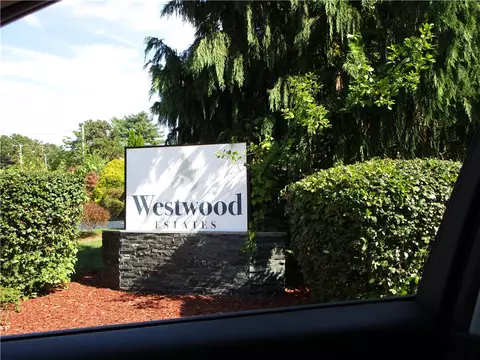 3 Lear Dr, Coventry, RI 02816
