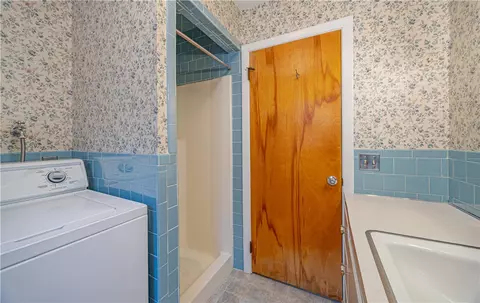 Bath - 367 Chestnut Hill Rd, Glocester, RI 02814 photo 1 of 2