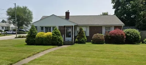 105 Broadmoor Rd, Cranston, RI 02910