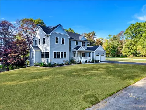 197 Church Pond Dr, Tiverton, RI 02878