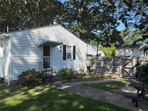 Exterior - 100 Elberta St, Warwick, RI 02889 photo 5 of 6