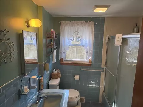 Bath - 100 Elberta St, Warwick, RI 02889 photo 1 of 2