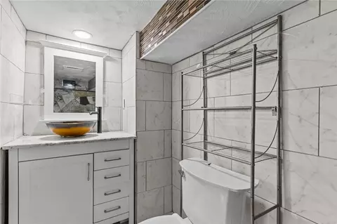 406 Killingly St, Providence, RI 02909 photo 22