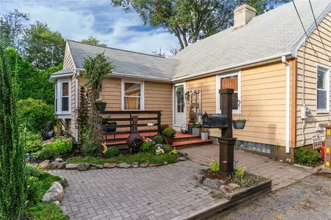 45 Rhodes Ave, Riverside, RI 02915