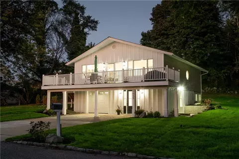 1055 Anthony Rd, Portsmouth, RI 02871