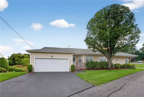 6 Quail Ridge Rd, North Providence, RI 02904