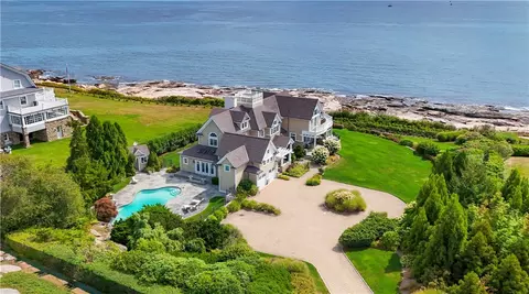 390 Ocean Rd, Narragansett, RI 02882