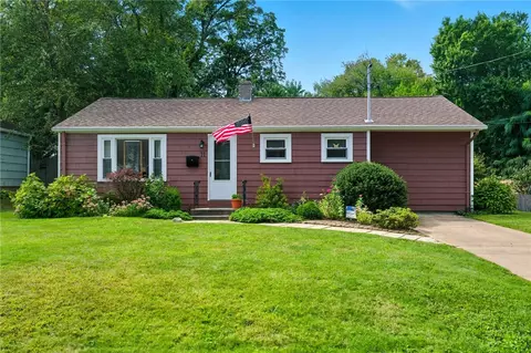 11 Observatory Rd, Warwick, RI 02888