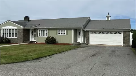 42 Salem Dr, North Providence, RI 02904
