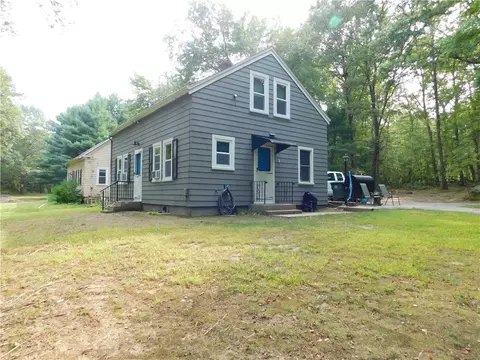 21 Albro Ln, Coventry, RI 02816