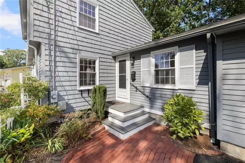45 Cushing Rd, Warwick, RI 02888 photo 3