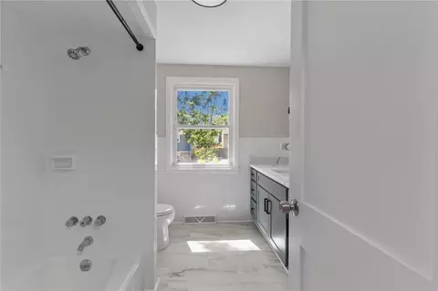 Bath - 75 Marshall Ave, Warwick, RI 02886 photo 2 of 2