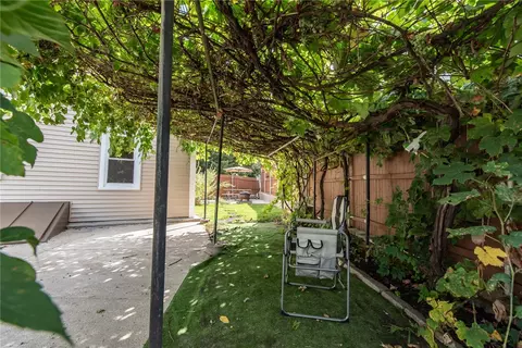 68 Northeast St, Woonsocket, RI 02895 photo 39