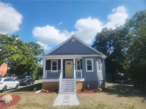15 S Carpenter St, East Providence, RI 02914