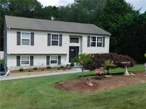 27 Nardolillo St, Johnston, RI 02919