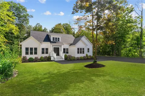261 Quaker Ln, Scituate, RI 02857