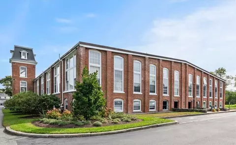 40 Web Ave #221, North Kingstown, RI 02852