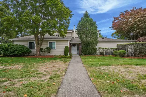 995 Williamsburg Cir, Warwick, RI 02886