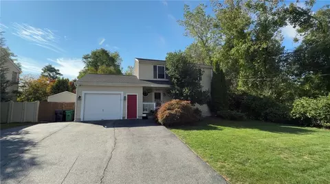 Exterior - 212 Blade St, Warwick, RI 02886 photo 2 of 10