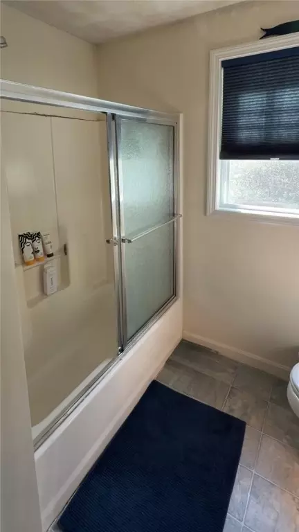Bath - 212 Blade St, Warwick, RI 02886 photo 2 of 3