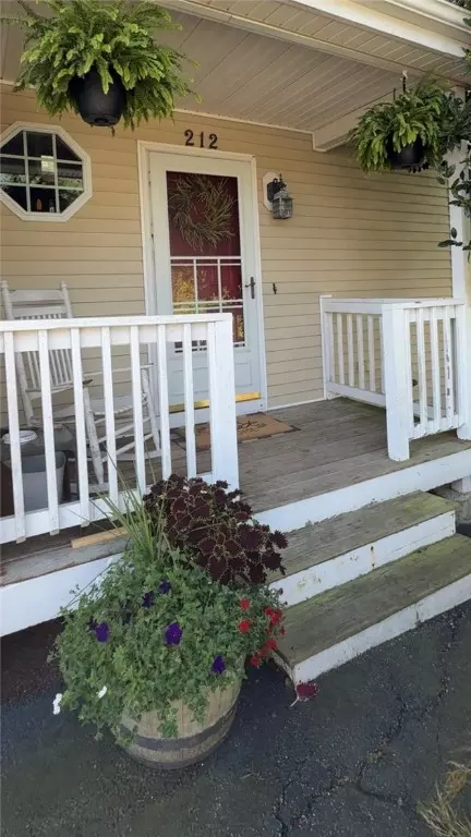 Exterior - 212 Blade St, Warwick, RI 02886 photo 4 of 10