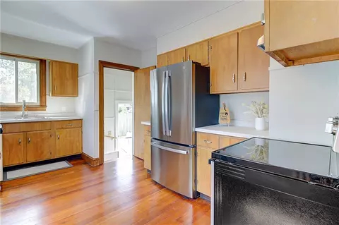 Kitchen - 14 Delaware Ave, Warwick, RI 02888 photo 4 of 4